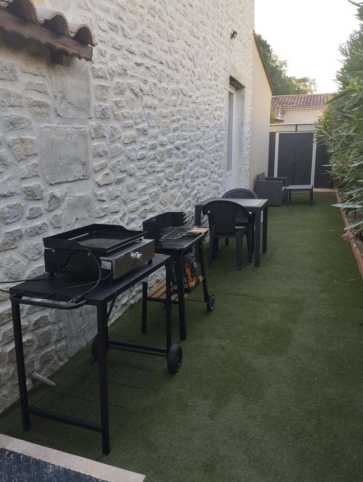 Bienvenue Au Pied Des Alpilles Lägenhet Saint-Étienne-du-Grès Exteriör bild
