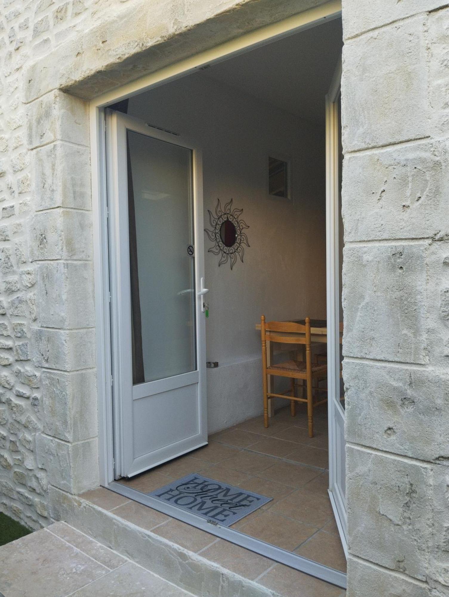 Bienvenue Au Pied Des Alpilles Lägenhet Saint-Étienne-du-Grès Exteriör bild
